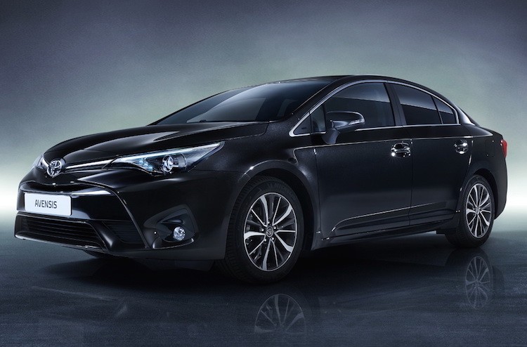  Trên Avensis mới của Toyota, hãng đã cải tiến một vài chi tiết ngoại thất để chiếc xe "ăn nhập" hơn với dòng sản phẩm hiện tại của hãng.