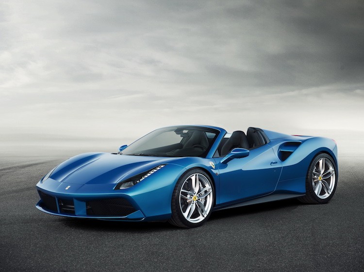 Vẫn sở hữu thiết kế đầy hấp dẫn của  siêu xe Ferrari 488 GTB, sự khác biệt lớn nhất của 488 Spider nằm ở vòm mui xe.