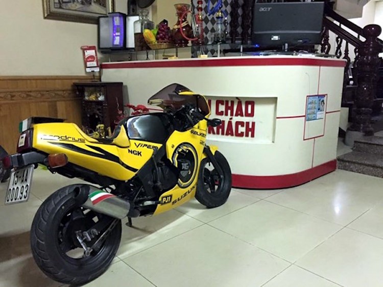 Ra mắt vào năm 1986, GSX-R50 được Suzuki hy vọng có thể cạnh tranh với những mẫu mini sportbike như Yamaha YSR50 và Honda NSR50. Tuy nhiên do sử dụng động cơ 4 kỳ, mẫu xe này đã không được ưa chuộng bằng các đối thủ của mình.