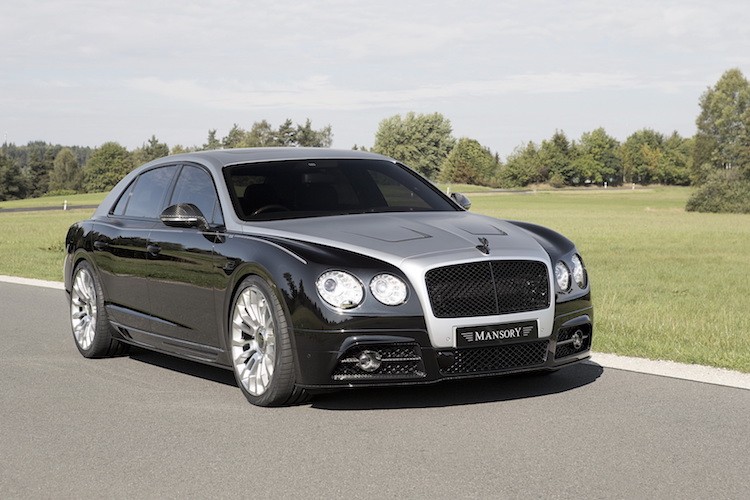 Với bản độ chiếc xe siêu sang  Bentley Flying Spur, Mansory đã không "đi quá đà" như những hãng độ siêu xe thể thao khác. Thay đổi đầu tiên bao gồm nước sơn 2 tông màu và bộ mâm truyền thống của Mansory.