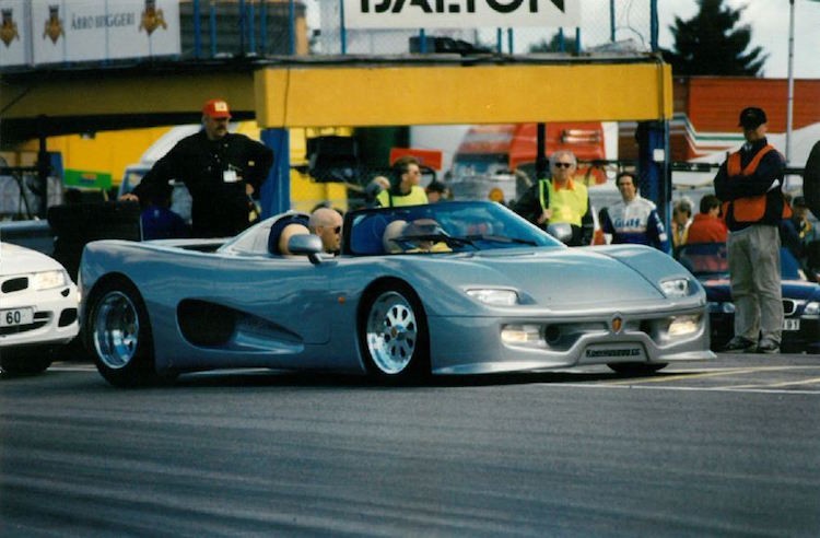 Năm 1994, Koenigsegg chính thức được thành lập bởi kỹ sư người Thuỵ Điển Christian von Koenigsegg, với mục tiêu tạo ra những siêu xe hàng đầu Thế giới. 2 năm sau đó, phiên bản thử nghiệm đầu tiên của chiếc  Koenigsegg CC đã được chế tạo.