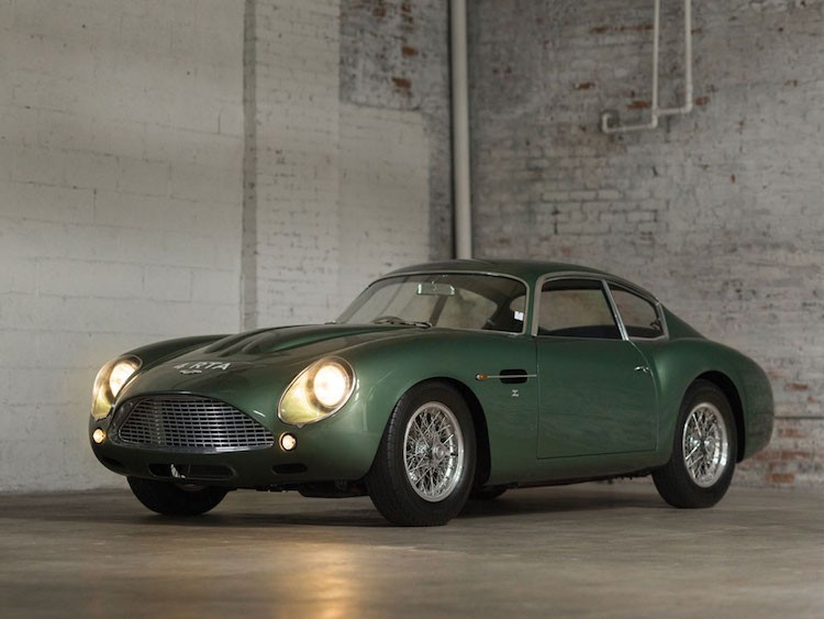 Được sản xuất vào năm 1961, chiếc xe cổ  Aston Martin DB4 Zagato này là chiếc thứ 14 trong tổng số 19 chiếc được chế tạo.