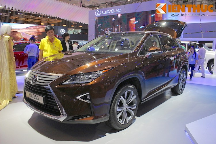 Trong số toàn bộ những mẫu xe trưng bày tại triển lãm ôtô Việt Nam 2015,  Lexus RX mới là một trong những dòng xe về nước ra rất sớm kể từ khi ra mắt tại thị trường Thế giới. Điều này đã cho thấy rằng thị trường và khách hàng Việt đang ngày càng được các hãng xe quan tâm.