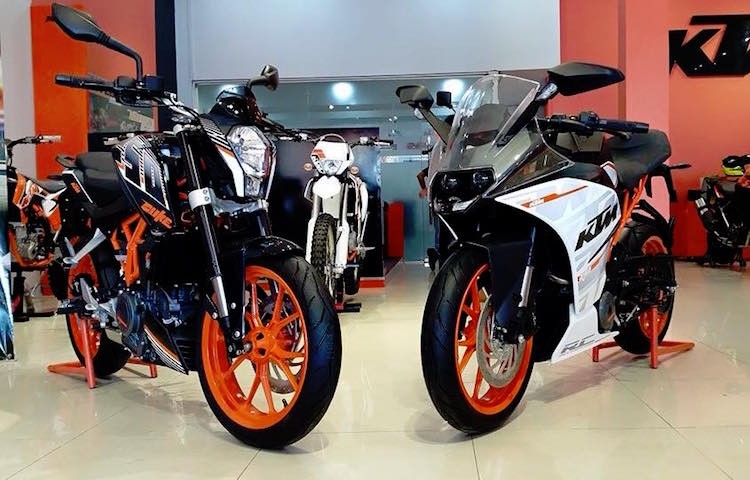 Có thiết kế y hệt như các phiên bản KTM DUKE và RC200 hay 390, bộ đôi  RC250 &amp; 250 DUKE được KTM trình làng lần đầu tiên tại triển lãm Tokyo Motorcycle Show 2015. Trong tháng 8 vừa qua, bộ đôi này đã tiếp tục xuất hiện tại Indonesia.