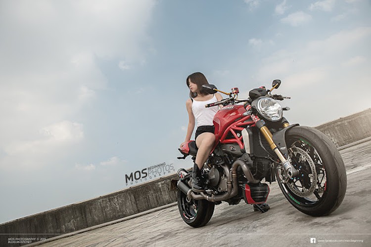 Được ra mắt lần đầu vào tại triển lãm EICMA 2013,  Ducati Monster 1200S là mẫu xe mạnh mẽ thứ nhất thuộc dòng naked bike Monster của hãng tại thời điểm đó, nó chỉ bị "soán ngôi" bởi chiếc Monster 1200R mới ra mắt gần đây.