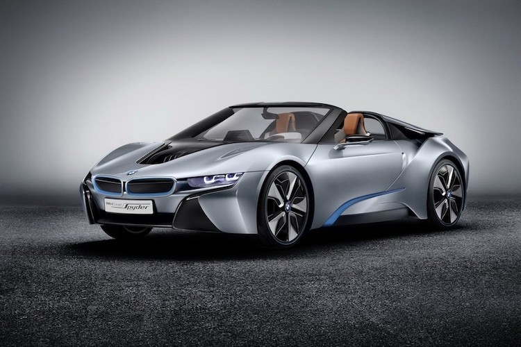 Thông tin về chiếc siêu xe xanh  BMW i8 mui trần đã được ông Kruger hé lộ trong buổi phỏng vấn với tờ báo Handelsblatt của Đức; tuy nhiên ngày ra mắt và tên gọi chính thức của mẫu xe này không được ông tiết lộ.