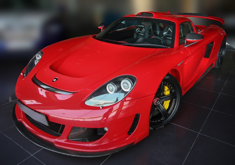  Gemballa Mirage GT là sản phẩm của Gemballa - Một hãng chuyên độ Porsche rất nổi tiếng ở Đức. Xe dựa trên cơ sở Porsche Carrera GT.