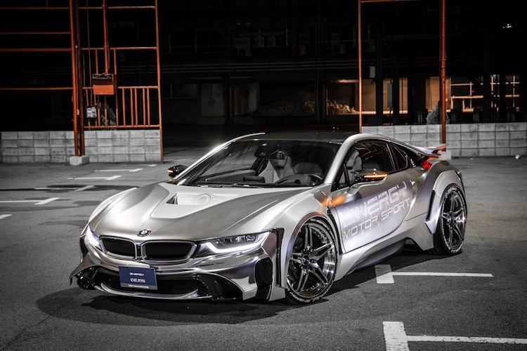 Gói độ widebody đầu tiên cho  siêu xe BMW i8 được Energy Motor Sport gọi với cái tên EVO. Chiếc xe sau khi độ có tên gọi "Cyber Edition" và đem tới cảm giác hiện đại như một chiếc tàu vũ trụ.