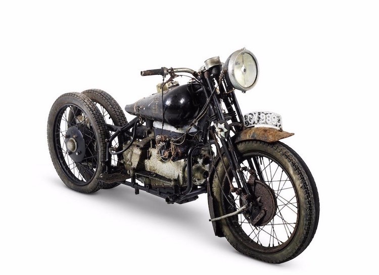  Môtô Brough Superior là hãng xe cổ của Anh Quốc, hoạt động từ năm 1919 tới 1940. Với những chiếc xe mạnh mẽ, cao cấp và áp dụng nhiều giải pháp kỹ thuật độc đáo, những chiếc xe của Brough Superior từng được mệnh danh là "Rolls-Royce của thế giới xe máy".