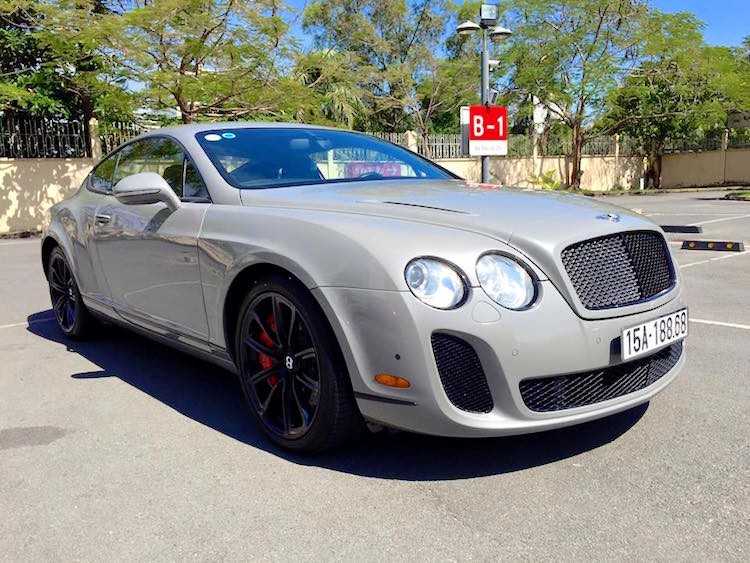 Được biết cho tới thời điểm hiện tại, chiếc  siêu xe sang Bentley Continental Supersport này là chiếc duy nhất tại Việt Nam nộp đầy đủ các loại thuế và được cấp "biển trắng".