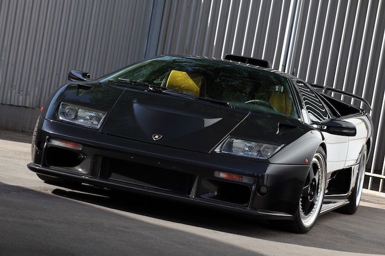 Siêu xe  Lamborghini Diablo GT là phiên bản "đường phố" thể thao nhất, mạnh mẽ nhất của dòng Diablo nổi tiếng, được Lamborghini sản xuất trong thập niên 90 của Thế kỷ trước.