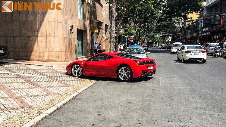 Siêu ngựa  Ferrari F458 Italia của thiếu gia nổi tiếng giới chơi siêu xe tại Việt Nam - Phan Thành mới đây lại bất ngờ xuất hiện khách sạn Sheraton Sài Gòn.