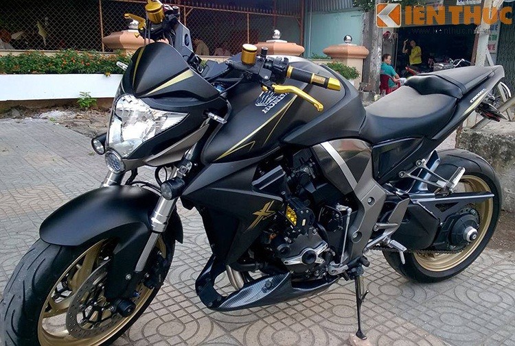  Môtô Honda CB1000R là chiếc Naked Bike đường phố, phiên bản thay đổi của dòng siêu môtô Sport Bike CBR1000RR.