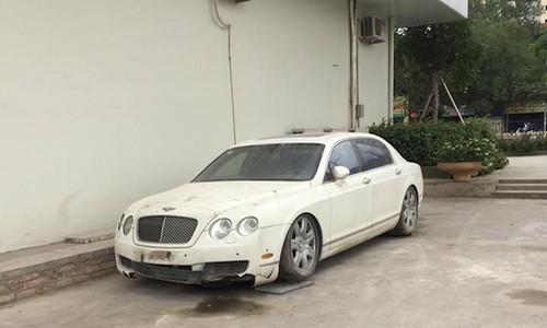 Những xe siêu sang Bentley tiền tỷ "bỏ xó" tại Việt Nam