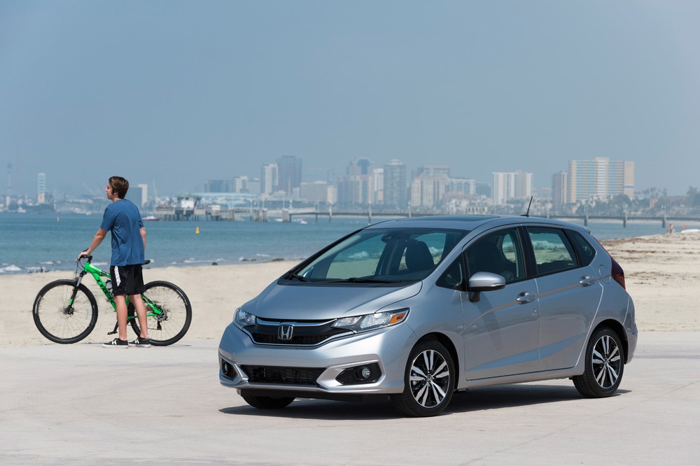 Ở thế hệ mới, Mẫu xe  ôtô Honda Fit 2018 tại thị trường Mỹ sẽ được bổ sung thêm phiên bản thể thao Sport mới đi kèm với lựa chọn hai màu sắc mới cho ngoại thấtl là vàng Helios Yellow và cam Orange Fury.