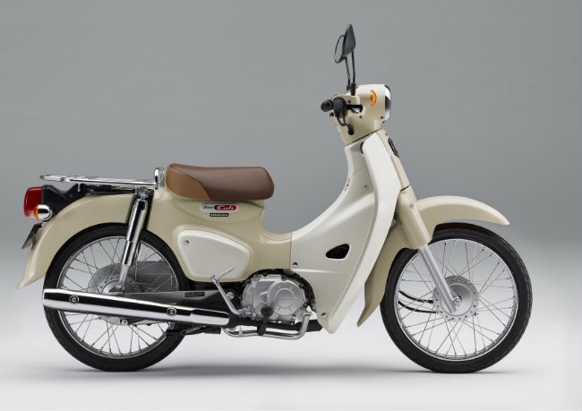 Dòng  xe máy Honda Super Cub huyền thoại vừa cập nhật phiên bản mới 2018. Trên phiên bản Super Cub thế hệ mới, xe sở hữu thiết kế hoài cổ với phần thân mang đậm thiết kế gợi nhớ về dòng xe máy đời đầu của hãng từ thập niên 60 đến 80 với đa dạng màu sắc khác nhau, dự định sắp ra mắt tại thị trường Đông Nam Á.