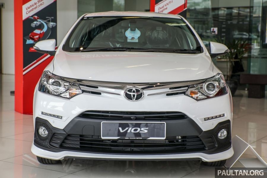 Các cập nhật trên  Toyota Vios GX 2018 gồm có ăng-ten vây cá mập mới, các tấm kim loại chiếu sáng và các cảm biến hỗ trợ đỗ xe phía trước (chỉ có trên G, GX và TRD Sportivo). Theo đó, mức giá khởi điểm ban đầu tại thị trường Malaysia sẽ từ 90.980 RM ( khoảng 513 triệu).