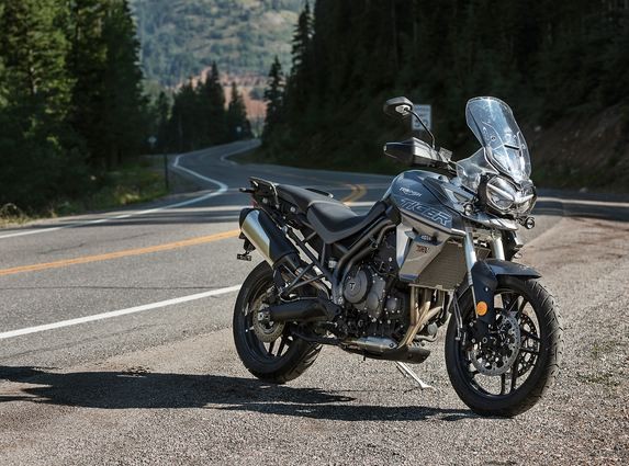 Hai mẫu  môtô Triumph Tiger 800 XC và XR 2018 vừa chính thức ra mắt tại Malaysia với nhiều biến thể khác nhau đáp ứng nhu cầu của người chơi xe.