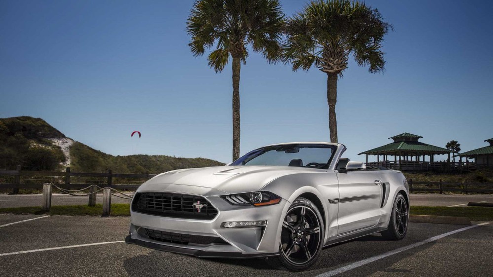 Ford gây ấn tượng khi ra mắt mẫu  xe Ford Mustang 2019 phiên bản ''California Special'' mui trần lấy cảm hứng từ chiếc Ford Shelby GT 1967.