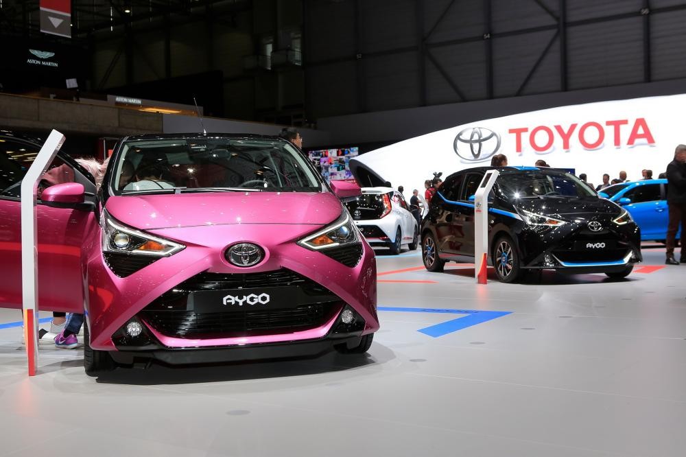  Toyota Aygo 2018 nhiều phiên bản màu sắc phong phú được giới thiệu tại triển lãm Geneva 2018 gây chú ý với thiết kế nhỏ nhắn cùng nhiều trang bị tiện nghi mới so với bản cũ.