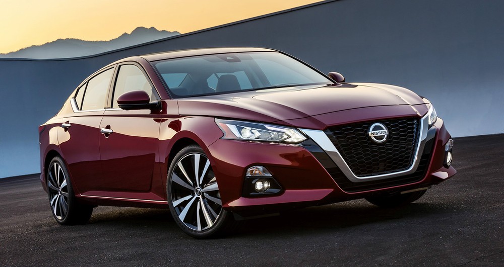 Được biết, mâu  xe Nissan Altima 2019 ra mắt để thay thế đời cũ đã có mặt trên thị trường Mỹ từ năm 2012. Mẫu xe mới này có nhiều nâng cấp mới và trang bị tiện nghi hiện đại hơn Toyota Camry và Honda Accord 2018.