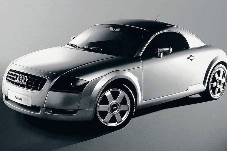 Mẫu  xe thể thao Audi TT Concept - Ra đời năm 1995 và được coi là thuỷ tổ của dòng xe TT. Thiết kế của chiếc xe này có nhiều khác biệt so với các mẫu trước của thương hiệu xe sang Audi.