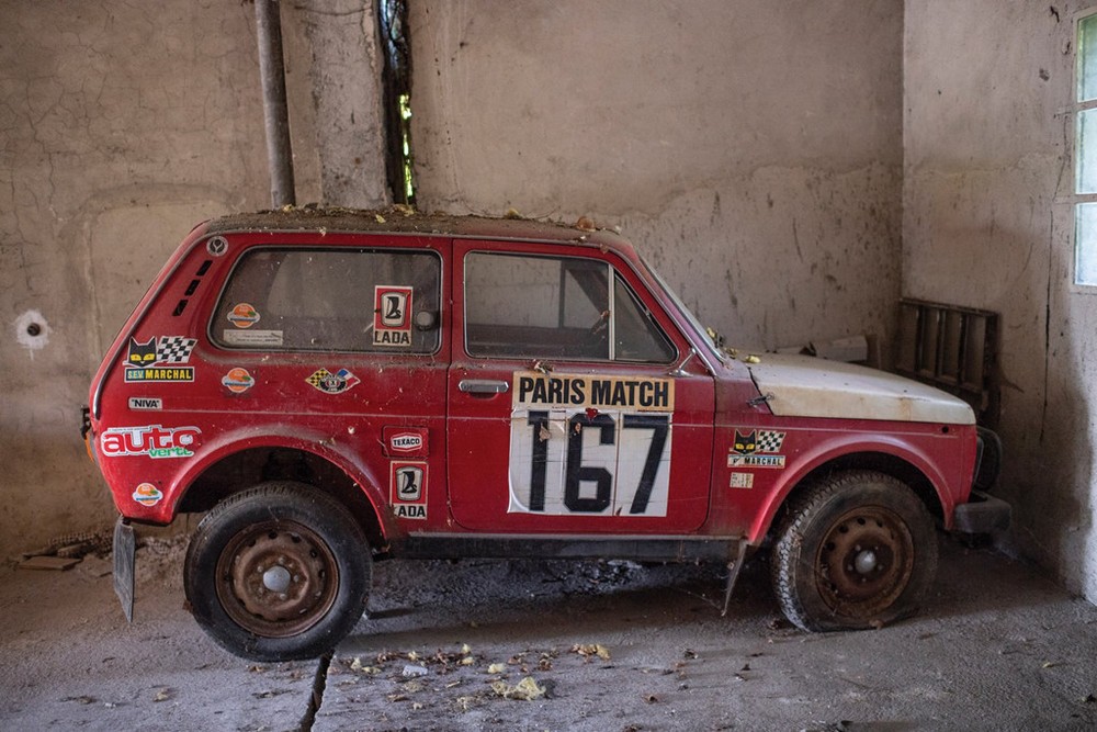 Sở dĩ vậy có lẽ do chiếc xe ôtô Lada Niva 1981 này từng từng giành vị trí thứ ba tại giải đua sức bền Paris-Dakar Rally năm 1981. Và... nó cũng là một trong những chiếc xe yêu thích của Tổng thống Nga Vladimir Putin.