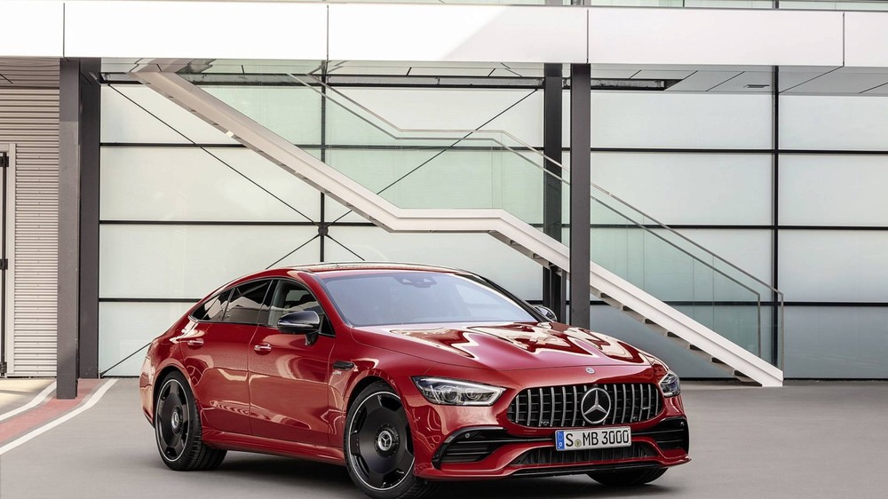 Mức giá của mẫu xe  Mercedes-AMG GT 43 coupe 4 cửa 2019 ra mắt này sẽ từ 95.259 euro (khoảng 2,57 tỷ đồng).