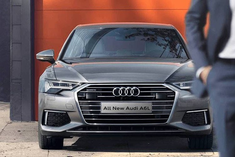 Mẫu  xe sang Audi A6 L 2019, phiên bản trục cơ sở dài L của dòng sedan cao cấp hạng E Audi A6 L vừa chính thức được ra mắt tại triển lãm ôtô Quảng Châu 2018 đang diễn ra. Dù không có nhiều thay đổi về thiết kế so với bản tiêu chuẩn nhưng Audi A6 L 2019 vẫn gây thu hút khi được đánh giá rộng gần ngang ngữ Audi A8.