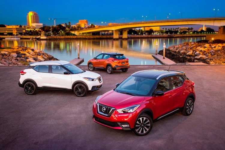 Mẫu crossover cỡ nhỏ  Nissan Kicks 2019 mới vừa chính thức được mở bán với giá khởi điểm từ 18.540 USD (khoảng 432,1 triệu đồng) cho bản Kicks S ở thị trường Mỹ. Được biết vì có "giá tốt" nên mẫu xe này đang được bán rất chạy - thậm chí cháy hàng.