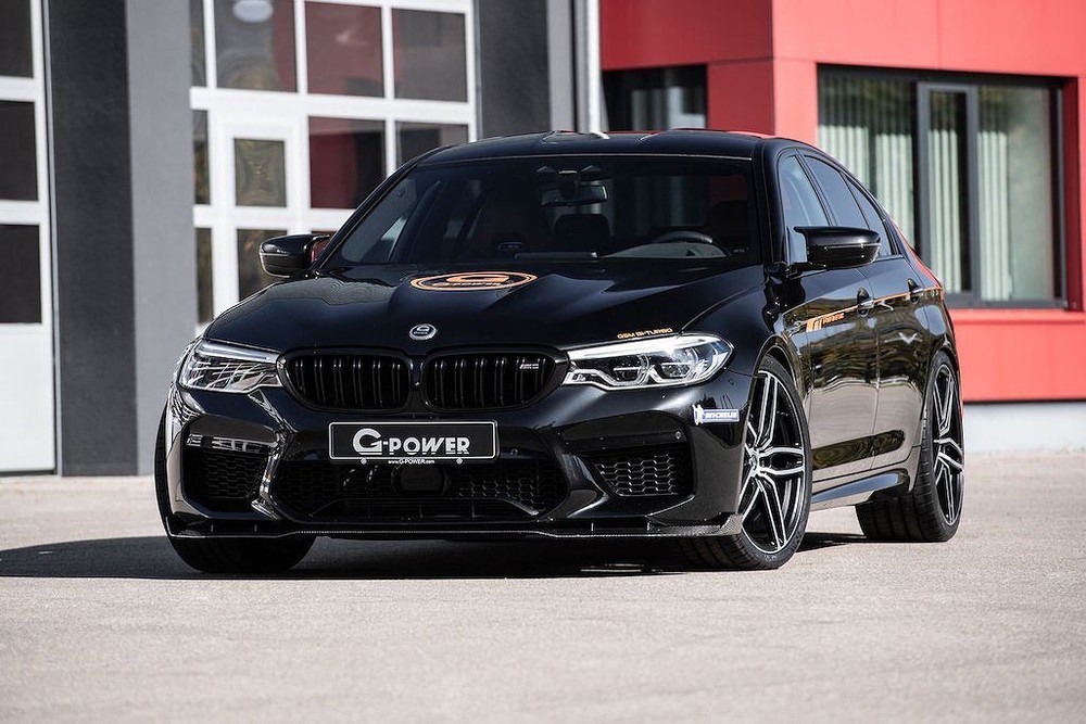 Hãng G-Power tới từ Đức vừa tung gói độ cao cấp nhất Stage 3 dành cho chiếc  sedan thể thao BMW M5 giúp nó không chỉ mạnh mẽ mà có thể đạt vận tốc/gia tốc ngang với siêu xe. Để sở hữu gói độ mạnh nhất này, khách hàng sẽ phải bỏ ra số tiền lên tới 22.500 Euro (khoảng gần 600 triệu đồng). Mức giá này chưa bao gồm bộ mở giới hạn tốc độ tối đa có giá 773 Euro (20,57 triệu).