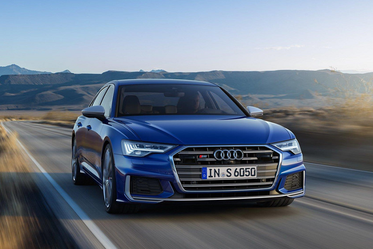 Mẫu xe Audi S6 được coi là cầu nối giữa sự tiện nghi, sang trọng cùng hiệu năng ấn tượng. Sau 3 tháng ra mắt,  giá xe Audi S6 2020 mới đã được công bố tại thị trường Mỹ. Cụ thể mẫu sedan có giá bán từ 73.900 USD ở bản tiêu chuẩn Premium Plus và 77.800 đối với bản Prestige, những con số này chưa bao gồm chi phí vận chuyển là 995 USD.