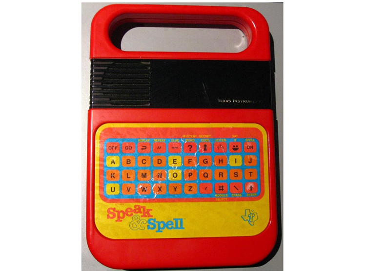 Máy tập đánh vần Texas Instruments Speak &amp; Spell (50-100 USD) - Đây là một sản phẩm của những năm 1970, hay còn được biết đến với cái tên "Mr. Spell" (tạm dịch: quý ông đánh vần). Món  đồ công nghệ cổ này được sử dụng để giúp trẻ em học cách đánh vần chữ cái và một số từ cơ bản. 