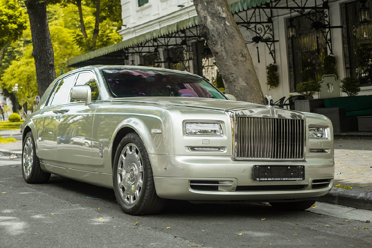 Vào năm 2014, hãng xe Anh quốc ra mắt bộ sưu tập  xe siêu sang Rolls-Royce Suhail Collection nhằm vinh danh Ibn al-Haitham - nhà toán học, nhà thiên văn học, nhà triết học Ả Rập ở thế kỷ thứ 10. Suhail là tên một chòm sao đã truyền cảm hứng làm khoa học cho Ibn al-Haitham.