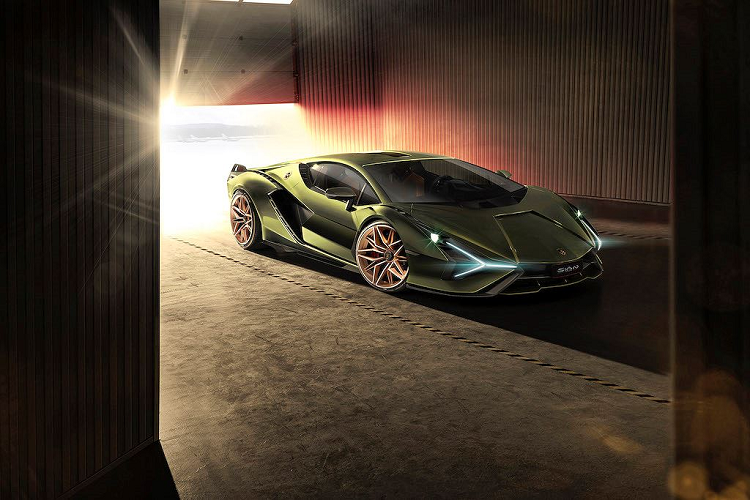 Sian thực sự là một siêu xe mang tính đột phá của Lamborghini, và điều này được thể hiện ngay từ tên gọi của chiếc xe. Thông thường những chiếc xe của hãng đều có tên gọi là những chú bò chiến nổi tiếng trong lịch sử hoặc liên quan tới bộ môn đấu bò, nhưng  siêu xe Lamborghini Sián không tuân theo truyền thống này.