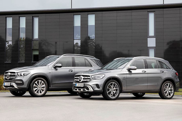 Trước thềm triển lãm ô tô IAA Frankfurt 2019 sắp khai màn tuần này ở Đức, Mercedes-Benz vừa chính thức công bố 2 mẫu xe Plug-in-Hybrid mới là  Mercedes GLC 300e 4MATIC mới và GLE 350de 4MATIC. Đây là 2 thành viên mới nhất trong đội hình sản phẩm xe PHEV của Mercedes với mác hiệu EQ Power.