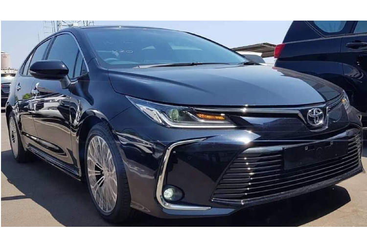 Mới đây, đã xuất hiện một vài hình ảnh về mẫu xe sedan hạng C  Toyota Corolla Altis 2020 mới được đăng tải trên các diễn đàn xe và trang mạng xã hội. Nhiều tin đồn cho rằng mẫu xe mới này sẽ hiện diện tại triển lãm Ôtô Việt Nam 2019 (Vietnam Motor Show - VMS).