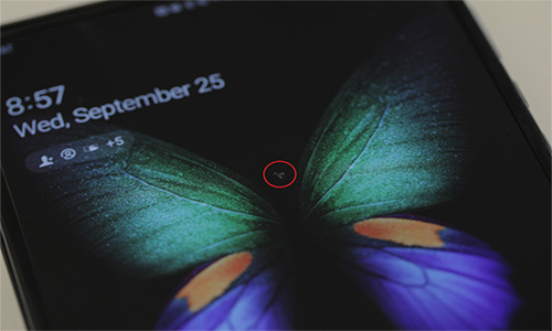 Galaxy Fold của phóng viên bị lỗi màn hình sau một ngày sử dụng