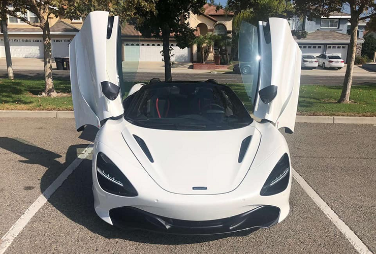 Phong trào chơi  siêu xe McLaren 720S tại Việt Nam bắt đầu nóng lên trở lại khi một doanh nhân Vũng Tàu đã đặt mua chiếc McLaren 720S màu tím Latana từ đại lý McLaren ở Đức. Chỉ một tháng sau đó xe đã có mặt tại Việt Nam. Chưa dừng lại đó, gần đây còn rộ lên tin đồn một thành viên trong đoàn Car Passion đang có ý định đưa phiên bản mui trần của chiếc siêu xe McLaren 720S về Việt Nam.