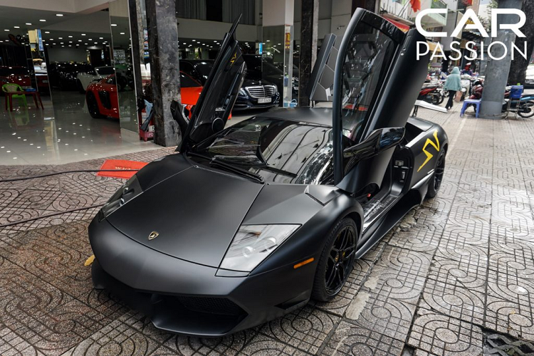 Cập bến vào cuối năm 2010,  siêu xe Lamborghini Murcielago SV được xem như là một báu vật trong làng siêu xe Việt với số lượng xe sản xuất cực kì hạn chế và từ đó đến nay, Lamborghini Murcielago SV vẫn thuộc diện độc nhất vô nhị tại Việt Nam. 