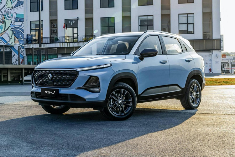 Baojun - thương hiệu con tại Trung Quốc của tập đoàn General Motors - đã tung ra một mẫu SUV cỡ B mới mang tên RS-3 ở thị trường ôtô lớn nhất thế giới.  Baojun RS-3 2020 mới là mẫu xe thứ 4 trong danh mục sản phẩm mới đã được giới thiệu trong năm nay của thương hiệu Baojun, sau SUV cỡ C RS-5, MPV RM-5 và sedan RC-6.