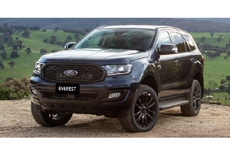 Hãng xe ôtô Mỹ vừa chính thức ra mắt mẫu SUV  Ford Everest Sport 2020 mới cho thị trường Thái Lan với ngoại hình ấn tượng và giá bán niêm yết ở mức 1.462.000 Baht (tương đương 1,12 tỷ đồng). Tuy nhiên khách hàng mua xe từ nay đến 31/12 sẽ có giá ưu đãi là 1.399.000 Baht, (tương đương 1,07 tỷ đồng).