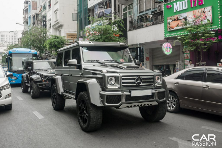 Trào lưu chơi xe  Mercedes-Benz G-Class tại Việt Nam đã có từ hàng chục năm trước nhưng chỉ vừa mới thực sự được nhiều người biết đến vào 2 năm trở lại đây. Không những phát triển tại Việt Nam, đất nước láng giềng Campuchia hiện cũng đang rất chuộng các mẫu SUV địa hình mang thương hiệu ngôi sao ba cánh, thậm chí cập bến nước bạn còn có một số phiên bản đặc biệt như G63 6×6 hay G500 4×4².