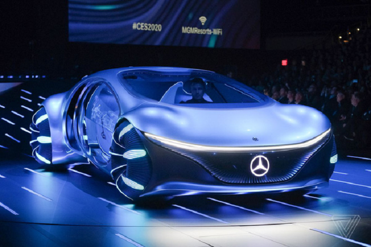 Thú vị hơn, chiếc  xe Mercedes-Benz Vision AVTR đã được thiết kế dựa trên sự giúp đỡ của đạo diễn James Cameron. Đáng tiếc đây không phải là một trong những chiếc xe sẽ xuất hiện trong phần hai của bộ phim.