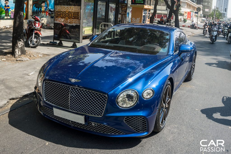 Mẫu  xe siêu sang Bentley Continental GT 2019 là thế hệ tiếp theo của dòng Continental GT danh tiếng đến từ hãng xe sang Anh Quốc, mẫu xe nổi bật với thiết kế thể thao nhưng lại không kém phần sang trọng, điều nay giúp Bentley “ghi điểm” lớn trong mắt những chủ nhân cá tính, đặc biệt là các khách hàng trẻ.