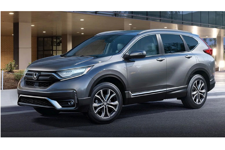 Trước khi  Honda CR-V 2020 mới được ra mắt tại thị trường Thái Lan, hãy xem qua những thay đổi trên Honda CR-V facelift đã được ra mắt trước đó tại Mỹ. Về ngoại thất, xe đã được tinh chỉnh lại bao gồm nhiều thay đổi cụm lưới tản nhiệt mới màu đen, cản trước cũng được thiết kế lại với viền chrome trải dài.