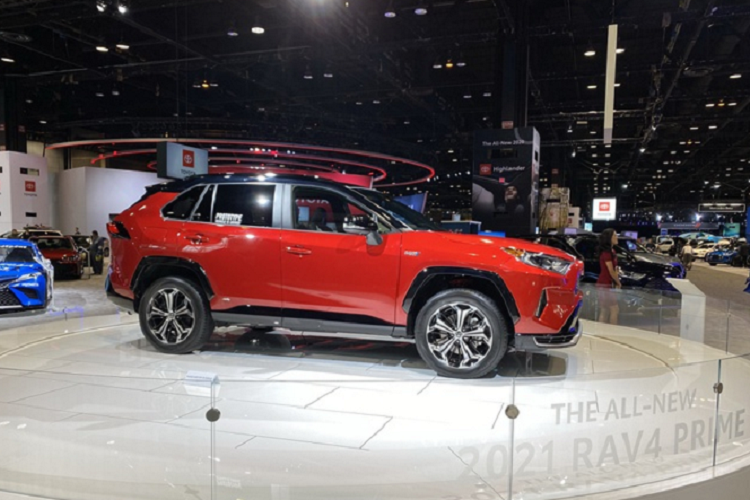 Mẫu trưng bày  Toyota RAV4 Prime PHEV 2021 mới được trưng bày tại Chicago Auto Show 2020 này là bản prototype chưa hoàn chỉnh. Có lẽ vì thế Toyota không muốn bất cứ bàn tay nào chạm vào xe.