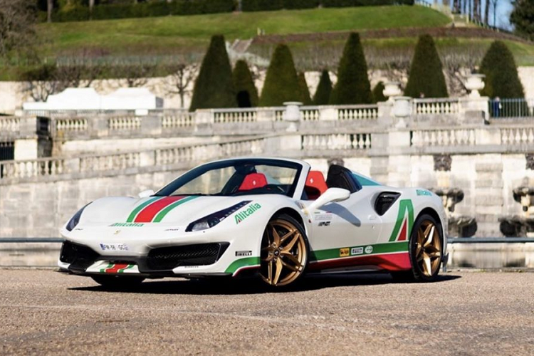 Trong số các mẫu  siêu xe Ferrari 488 Pista, đã có không ít người lựa chọn phối màu của những chiếc xe đua cổ vào thế kỉ trước. Có thể nói, đây là xu thế không chỉ của riêng những chiếc Ferrari mà còn xuất hiện ở trên những thương hiệu siêu xe khác.