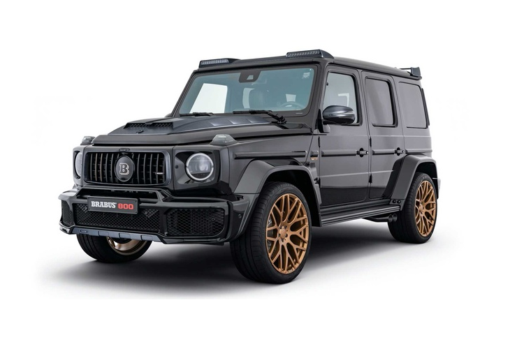 Brabus 800 Black and Gold Edition được độ từ mẫu  xe SUV Mercedes-AMG G63. SUV mới dùng body kit thân rộng, nâng đáng kể độ hoành tráng của xe. Thực tế, bản độ Brabus rộng hơn nguyên bản 10 cm.