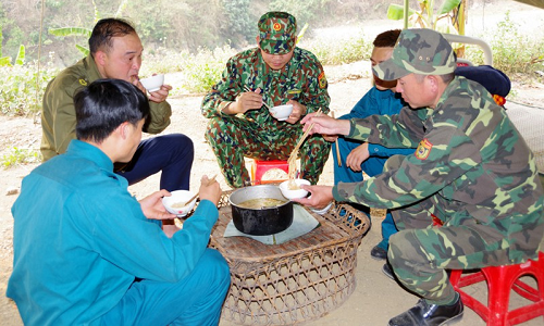 Bộ đội “ăn rừng, ngủ núi” chống dịch Covid-19